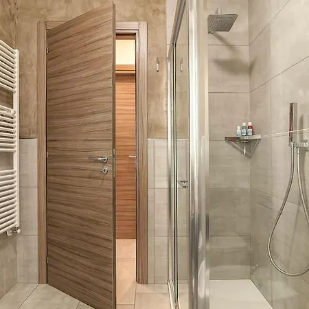 Silvy House Apartament *