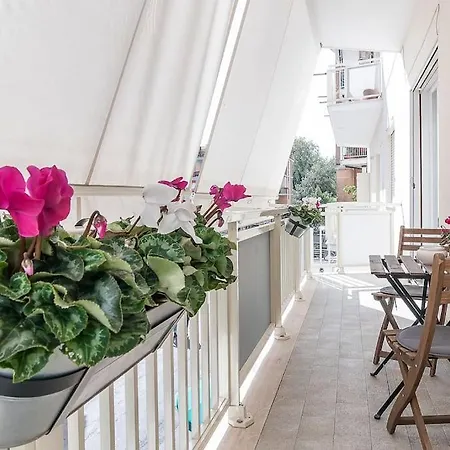 Silvy House Apartament *